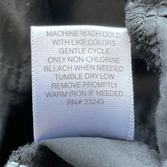 NEW York & Company Sleeveless Button-Down … - Picture 6 of 7